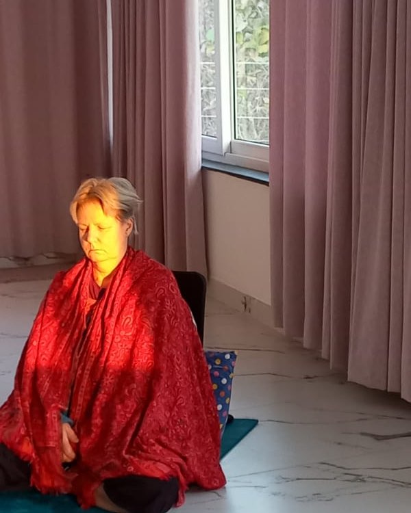 humming-meditation-self-breast-care